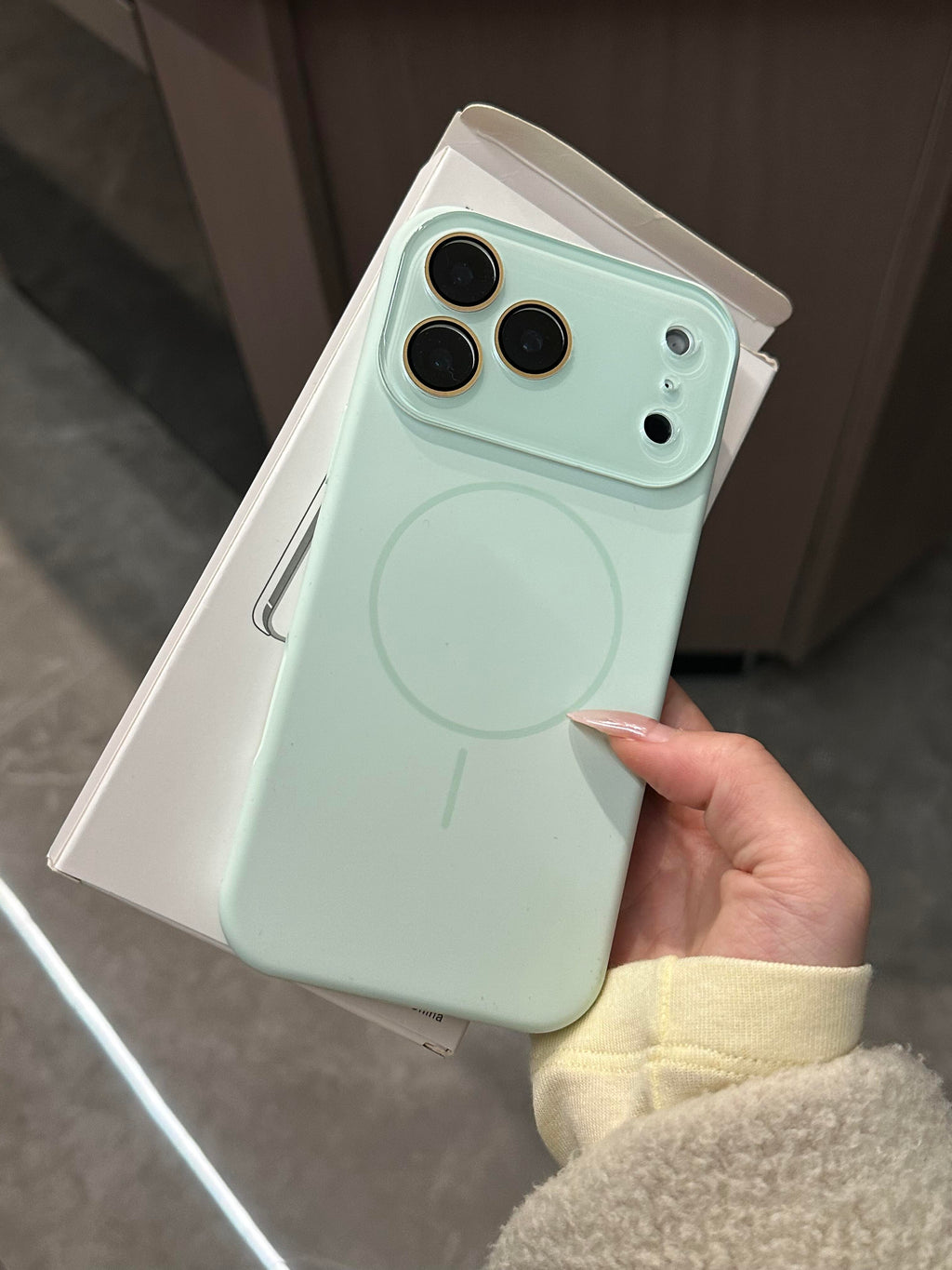 (MagSafe) Silicone Case
with Lens Cover